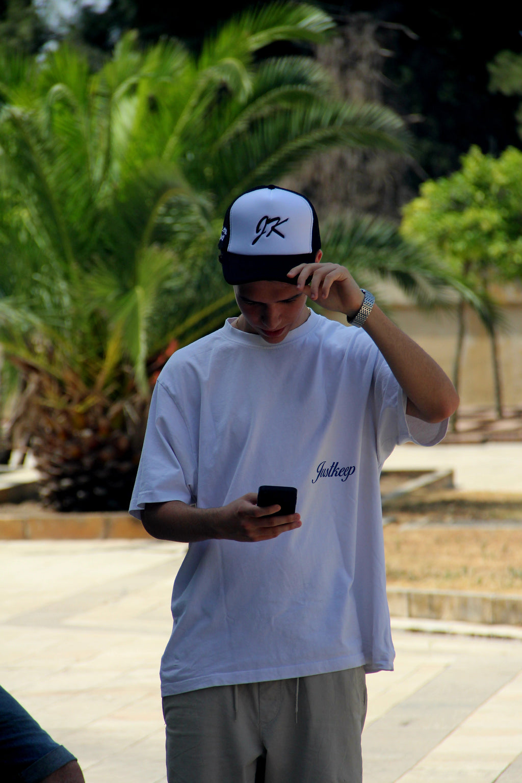 Let Go Tee – Just Keep Light